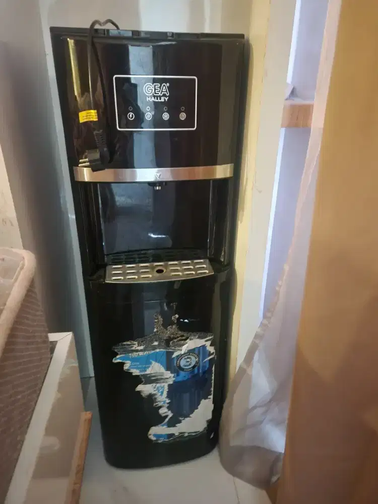 Dispenser gea panas dan hold haley