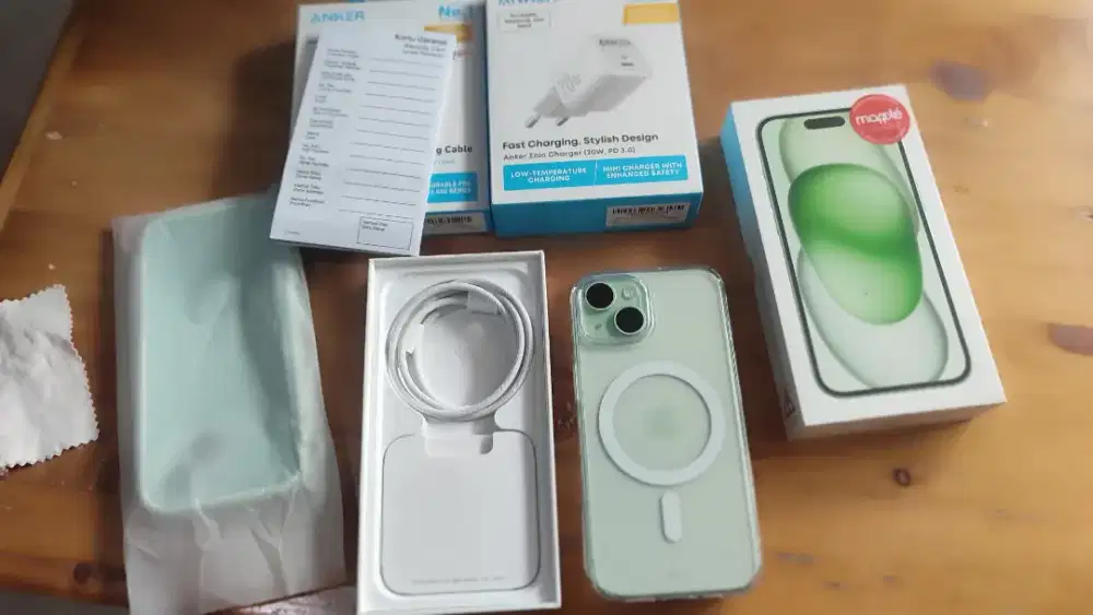 Jual iPhone 15 basic pemakaian 2bln bh 100%