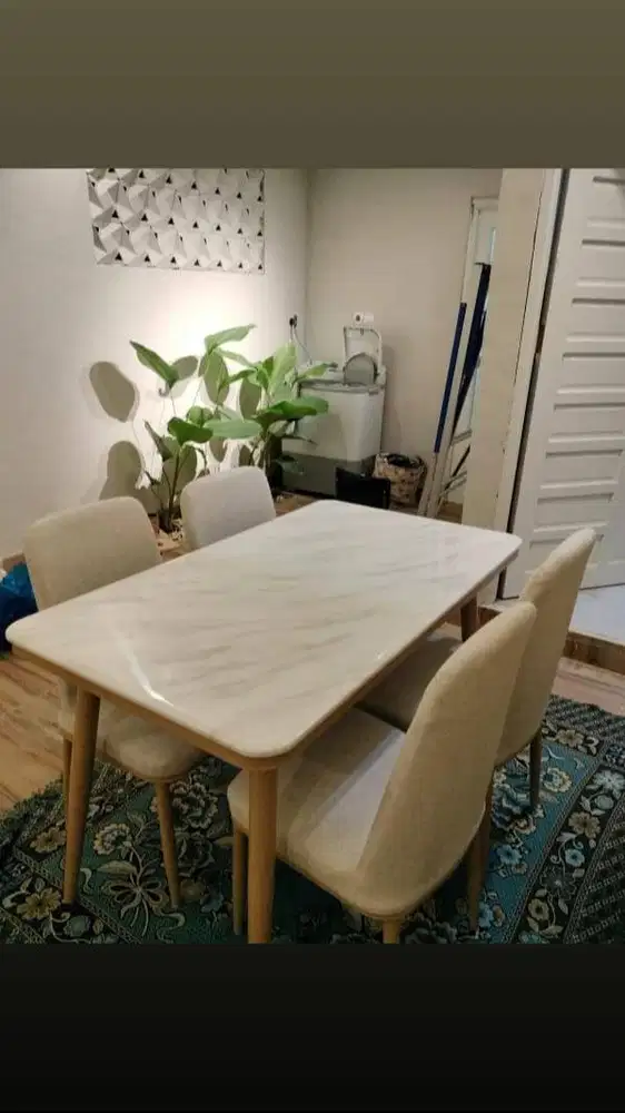 DISKON ! MEJA MAKAN 4 KURSI MARMER TEBAL TERMURAH SEBANJARMASIN