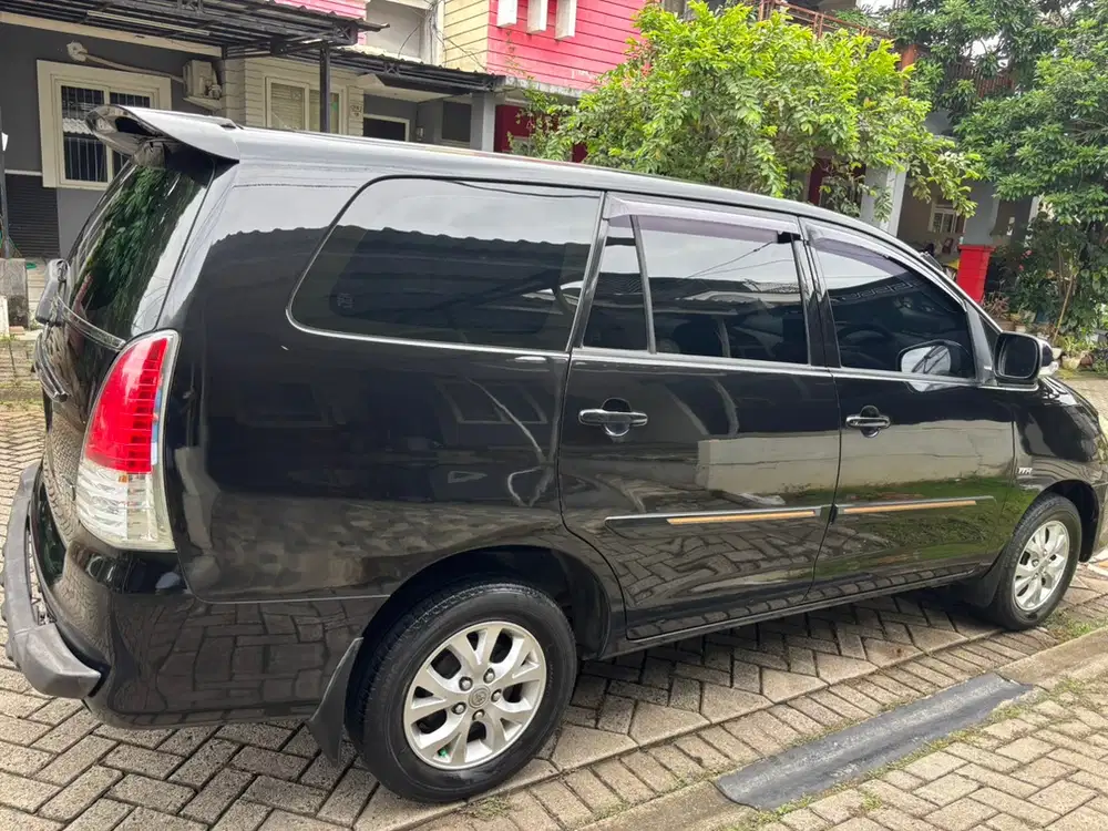 Toyota Kijang Innova 2010 Bensin