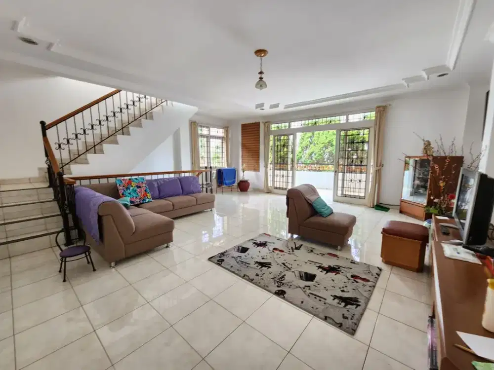 Dijual Rumah di Cipaku Setiabudi Bandung, Halaman Luas