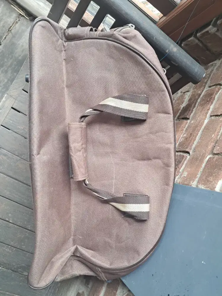 Tas traveling warna coklat