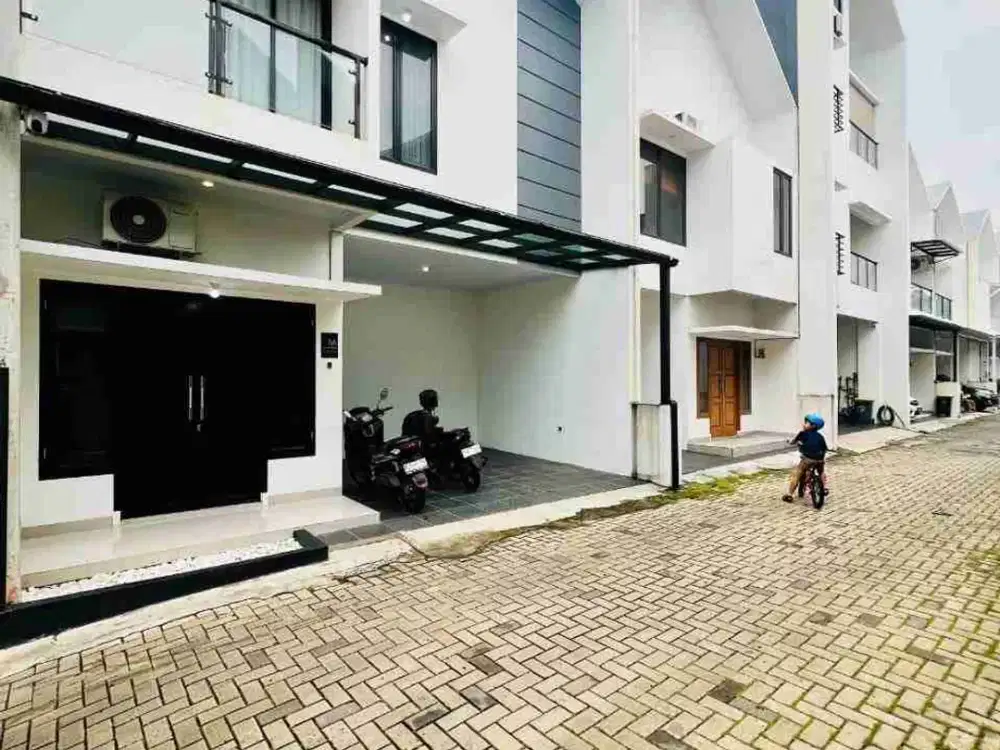 Dijual Rumah 2 lt di Cilandak  Casa 9 Jaksel Lt 73 m2 lb 178 m2 ada 4 kt     3 km Shm hadap Timur full furniture, siap huni, carport 1 mobil, Survei yuk, nego yuk!!