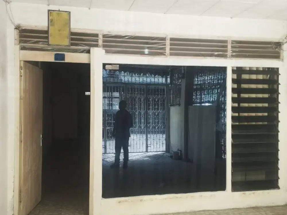 Dijual Rumah 3 Lantai di Dekat Mall Deli Park