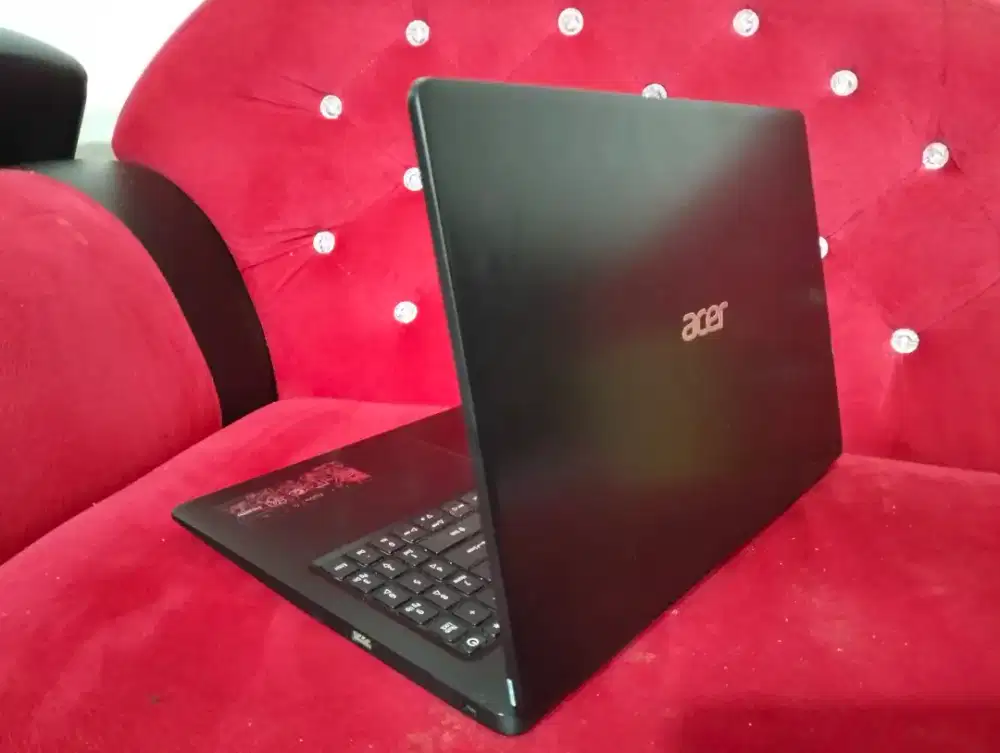 ACER a315-42/ RYZEN 3 -3300/RAM 8 SSD 512gb MANTAP INI MAH