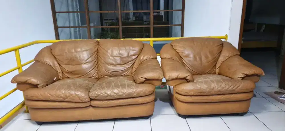 Sofa kulit warna kuning