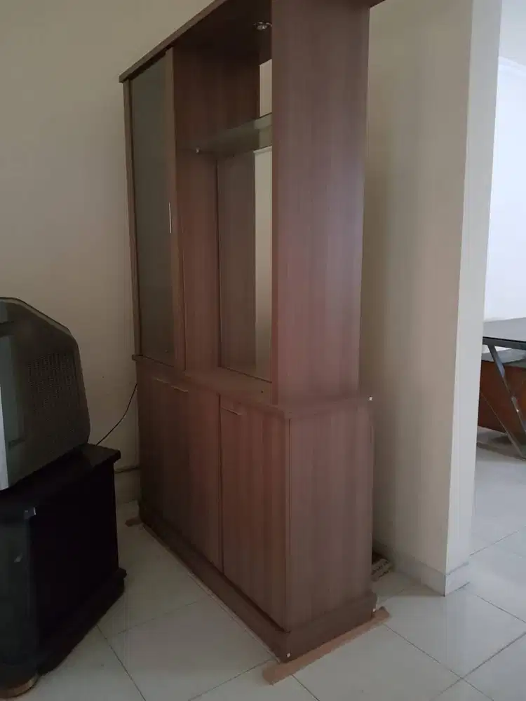 LEMARI HIAS \ LEMARI  SEKAT