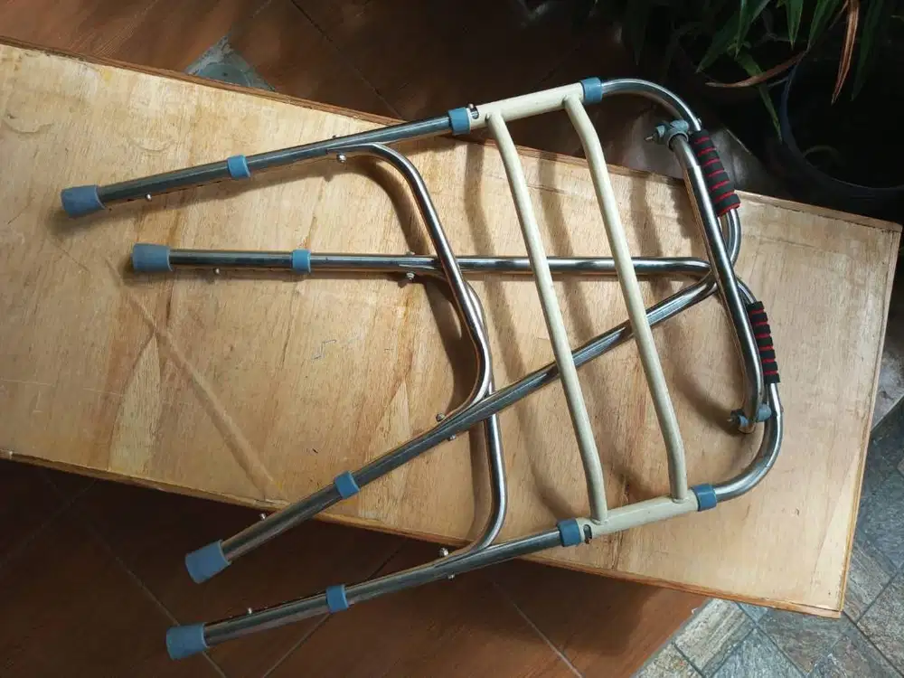 Tongkat terapi jalan