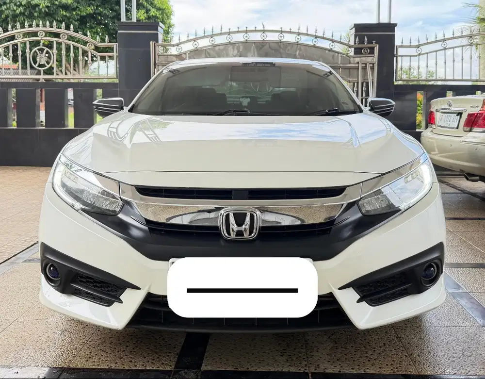 Honda Civic Turbo ES 1.5 Tahun 2017, Putih Mutiara.