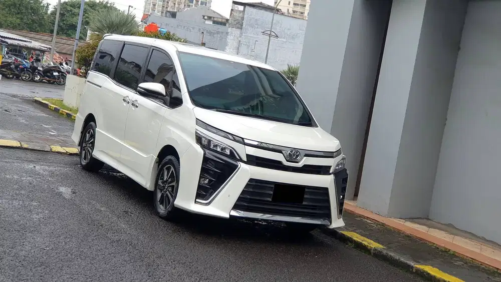[ GARANSI 5TH ] Toyota Voxy 2.0 Sunroof AT 2018/2019