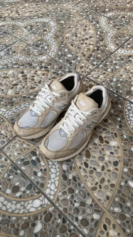 New balance 2002R white beige