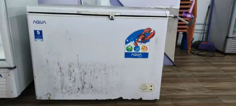Freezer 318 Liter, Super Beku, Merk Aqua Japan