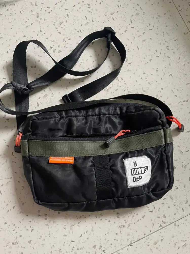 Tas selempang pria (The goods dept)