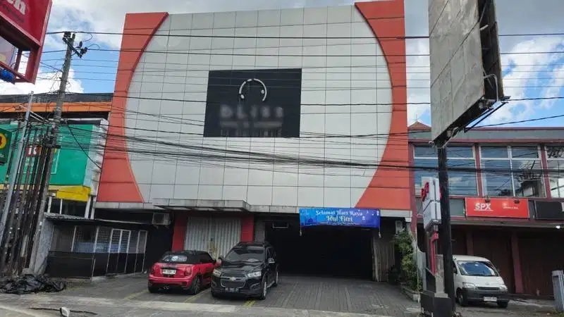 Gedung Ruang Usaha 3 Lantai Strategis di Demangan Baru Area Keramaian