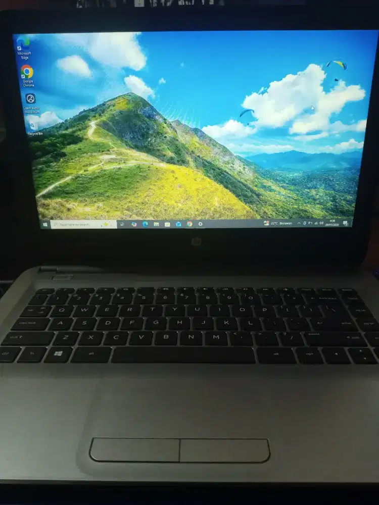 Laptop HP dengan AMD Radeon R2 Graphics