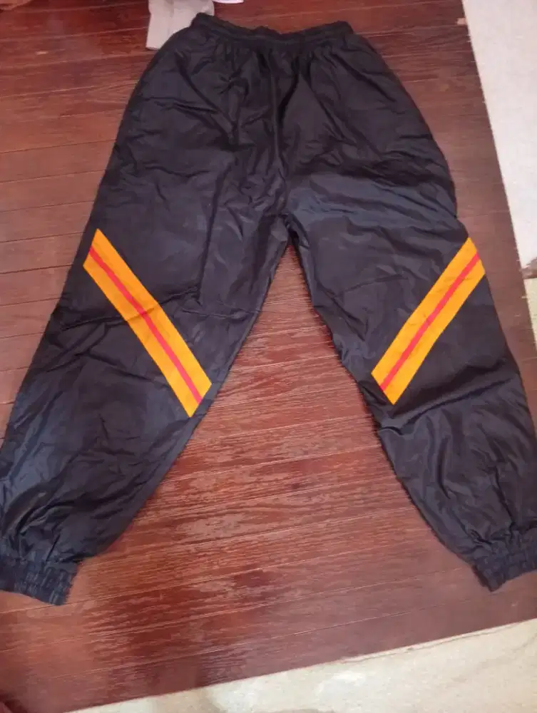 celana trainingg mulus masi seperti baru