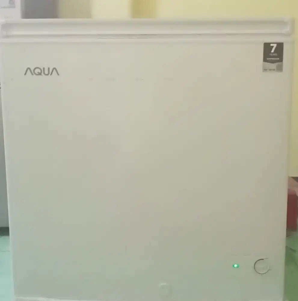 Freezer bekas masih mulus dan dingin!