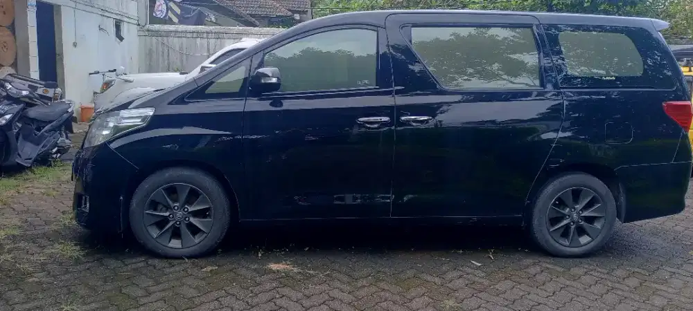 Toyota Alphard 2012 AT