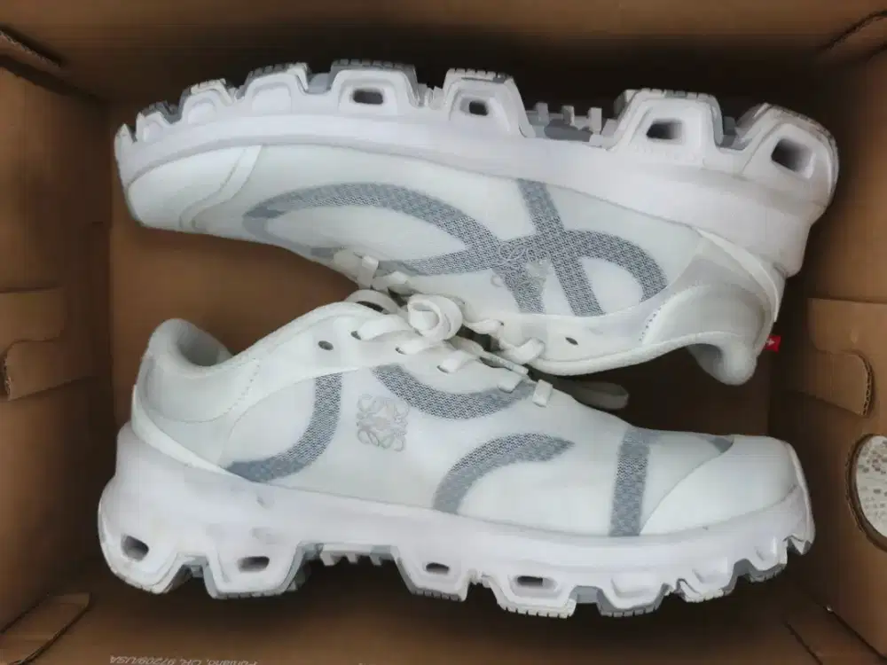 Sepatu on cl0ud x L0ewe (rare)