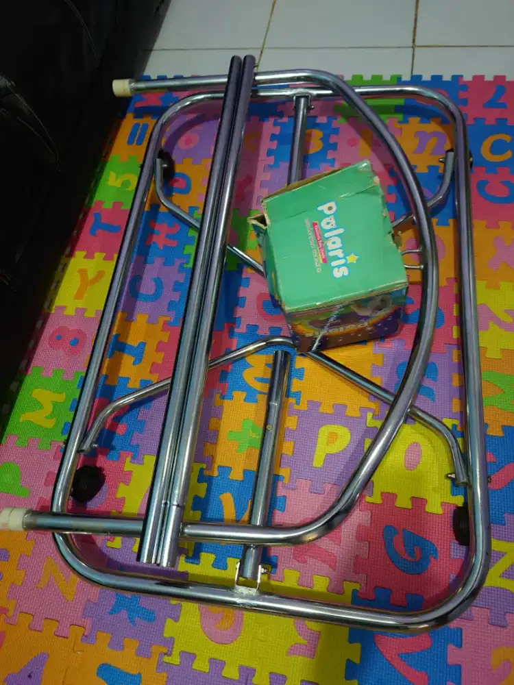 Tiang ayunan dan mesin