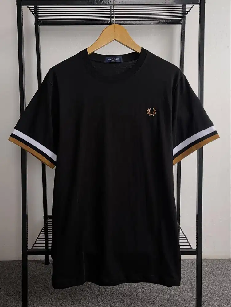 FRED PERRY BLACK COTTON STRIPPED HAND CUFF T SHIRT (L)