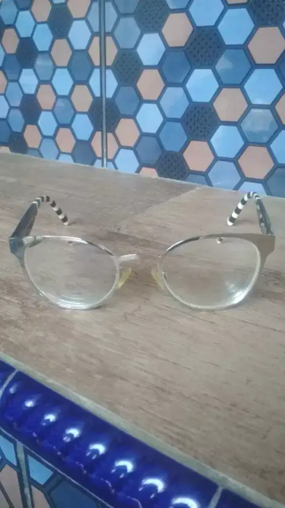 Kacamata Tommy Hilfiger