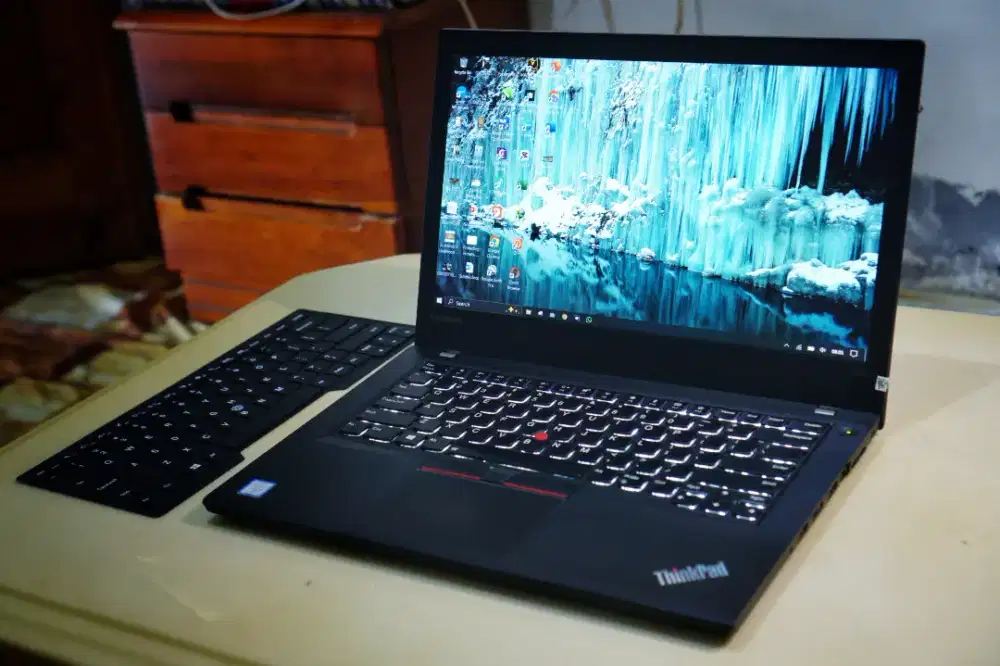 Laptop Kerja, Kuliah, Sekolah, Hiburan Lenovo Thinkpad T470.