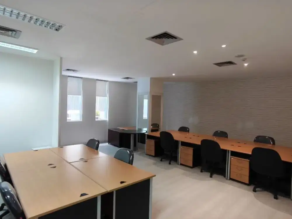 Disewakan Ruang Kantor / Office Space Semi Furnished di Petojo dekat Tanah Abang Jakarta Pusat.
