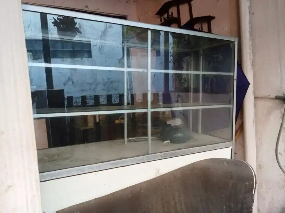 Etalase untuk jualan