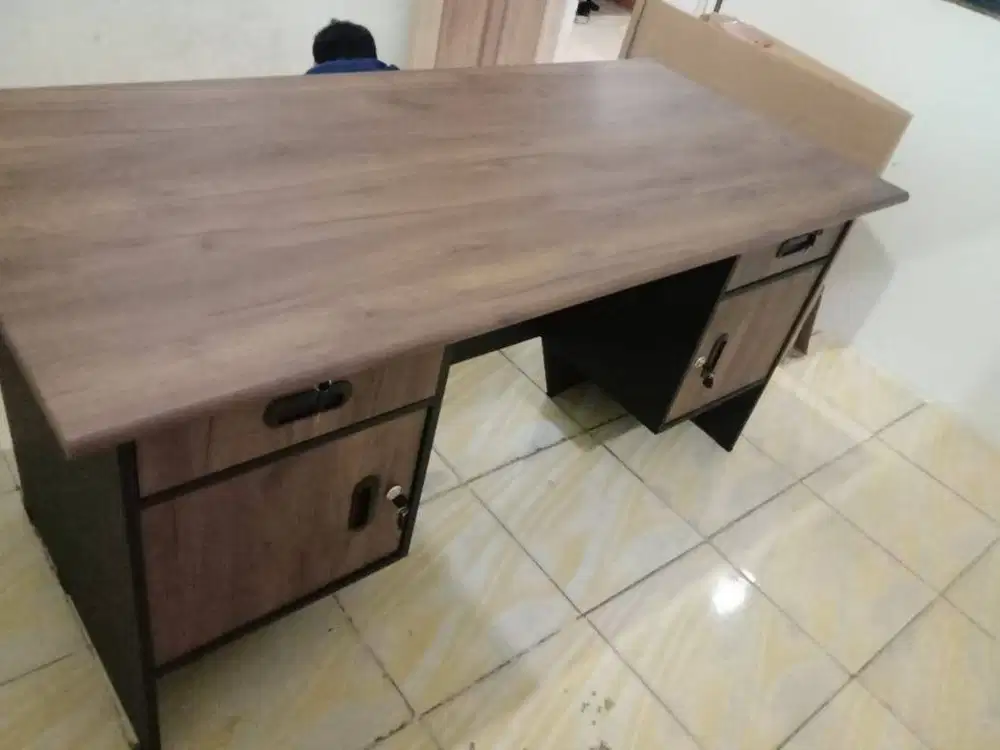 READY MEJA DIREKTUR KANTOR 1 BIRO SERI GALANT