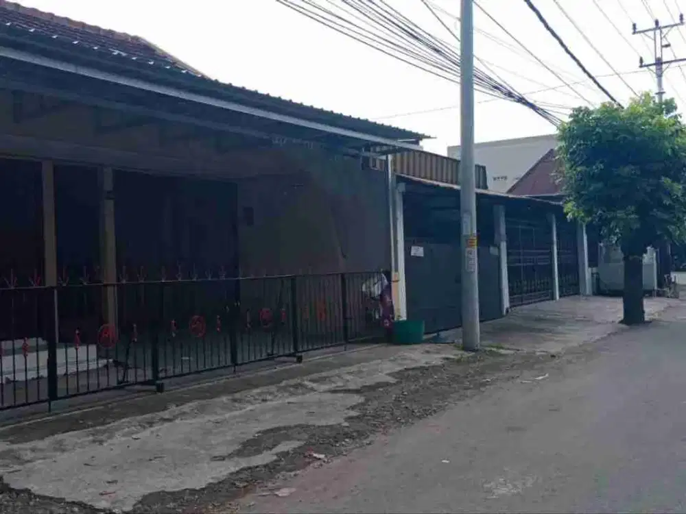 rumah strategis area bisnis tepi jalan raya dekat Alila Hotel Solo