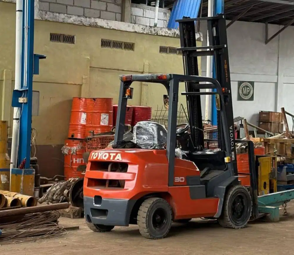FORKLIFT TOYOTA 3 TON UNIT NORMAL BERGARANSI