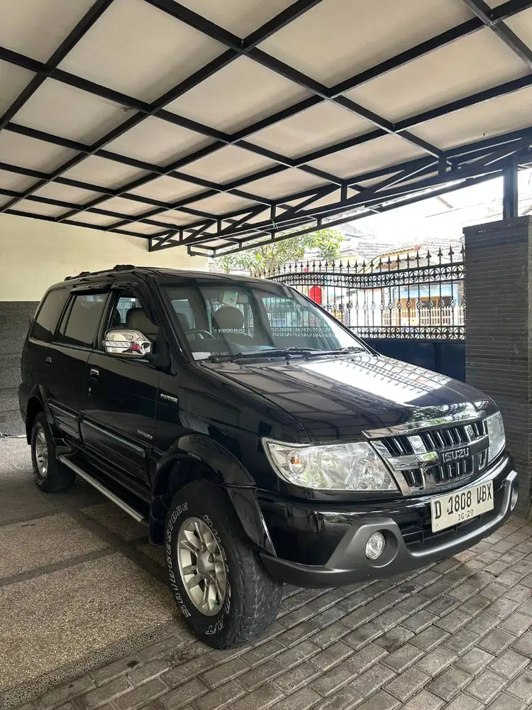 Isuzu Phanter Grand Touring 2.5 Hitam