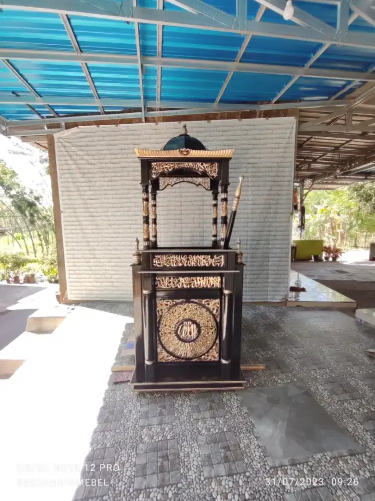 Mimbar masjid kubah