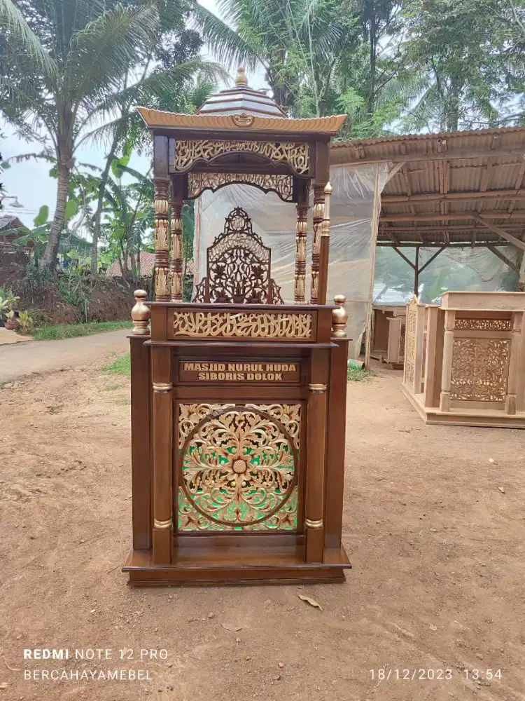 Mimbar masjid kayu jati