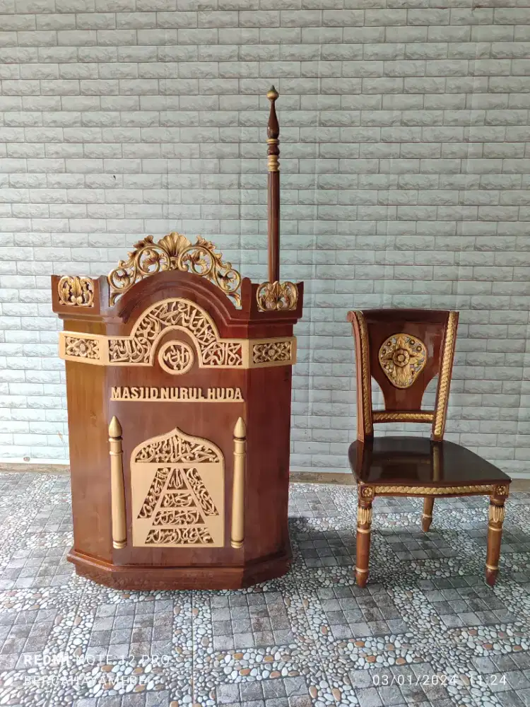 Mimbar masjid musola