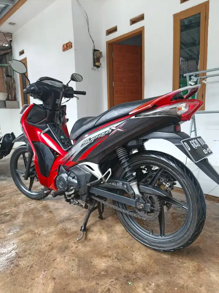 Supra x 125 Helm in Full Injection