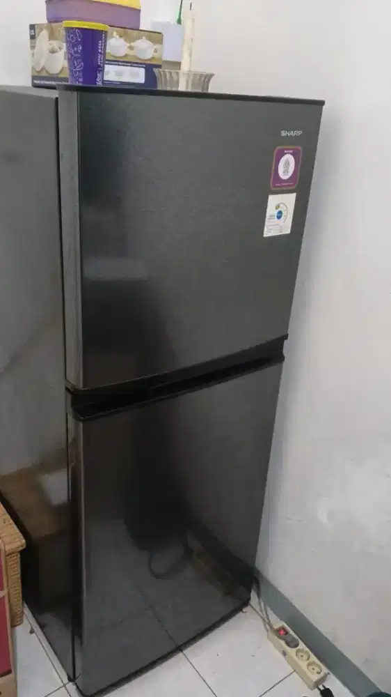 jual kulkas merk Sharp 2 pintu mulus tanpa minus