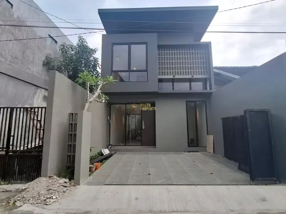 RUMAH 2 LANTAI, SIAP HUNI, DEKAT JALAN KALIURANG KM 8,5 DI SLEMAN