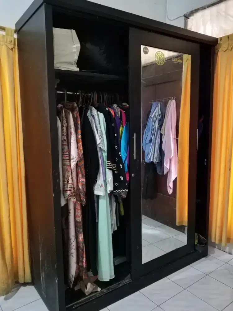 DIJUAL LEMARI PAKAIAN JUMBO PINTU GESER 2 PINTU Rp. 700.000