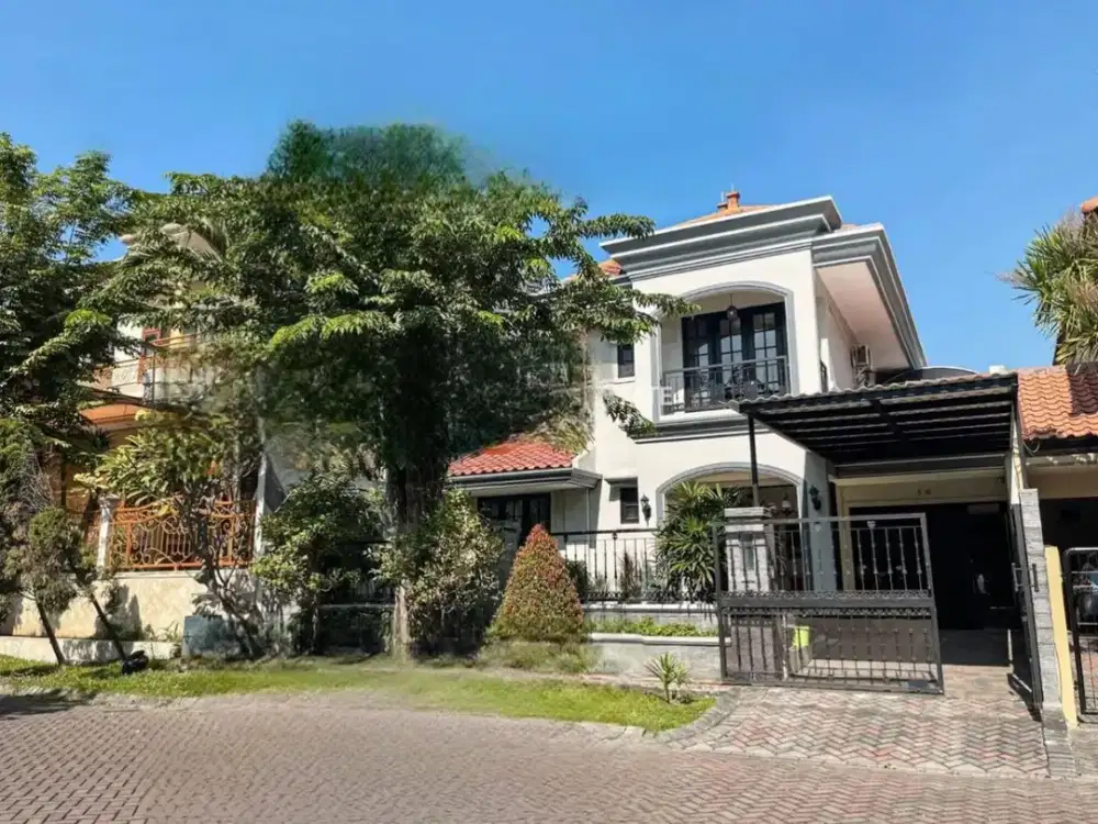 Ciamik Terawat Rumah Graha Family di Surabaya Barat