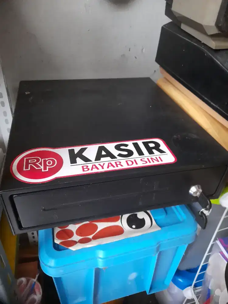 Meja kasir besar normal