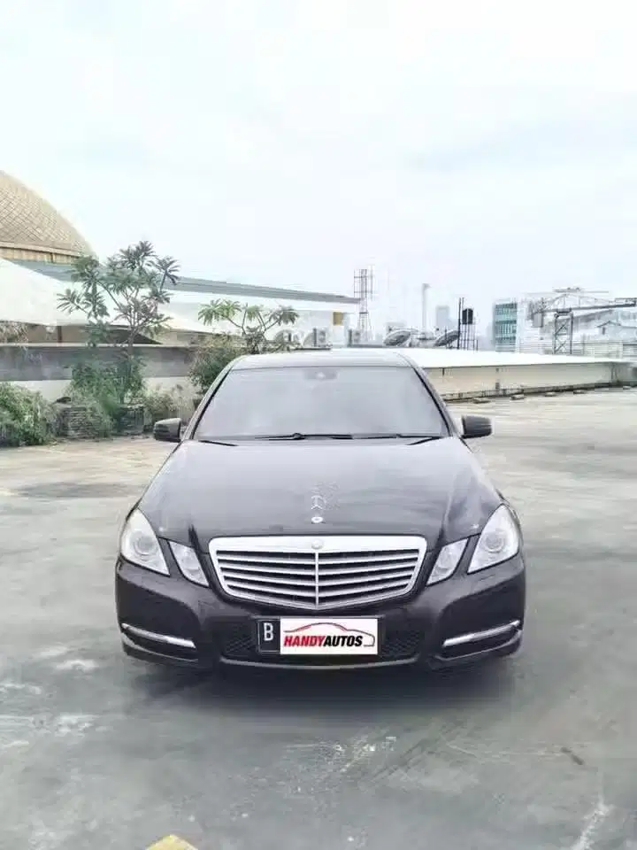 Mercedes Benz E250 Avantgarde Tahun 2011 Coklat Metalik