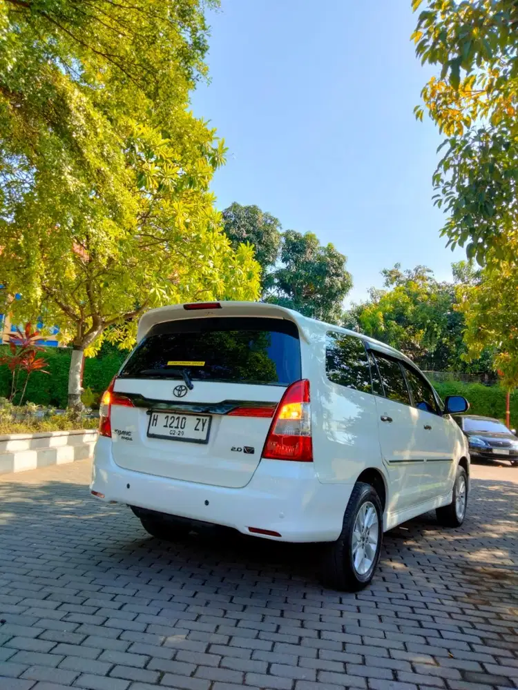 Innova Barong 2014 A/T bensin tipe V (tipe tertinggi)