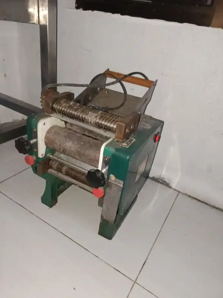 Mesin penggiling / cetak mie, pangsit dll