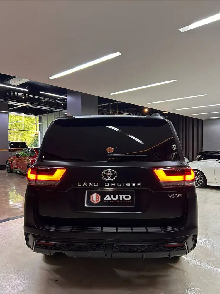 Toyota Land Cruiser LC300 VXR 2024 LC Hitam Km5rb D9MT