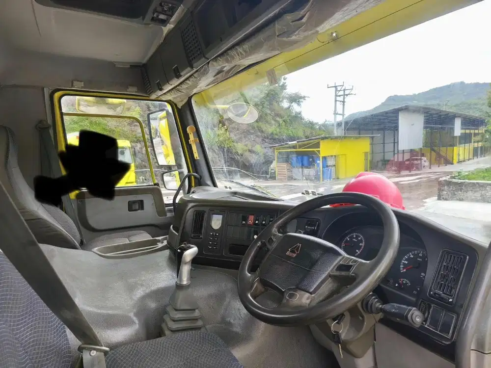 2017 sinotruck howo 290. Great Condition