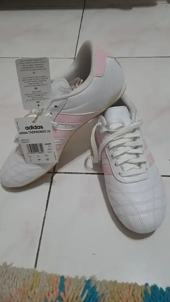 Sepatu cewek adidas cantik pink