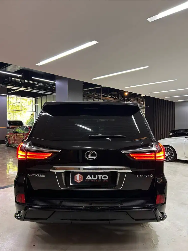 Lexus LX570 F-Sport AT 2018 Hitam Km 31rb B2181JBC