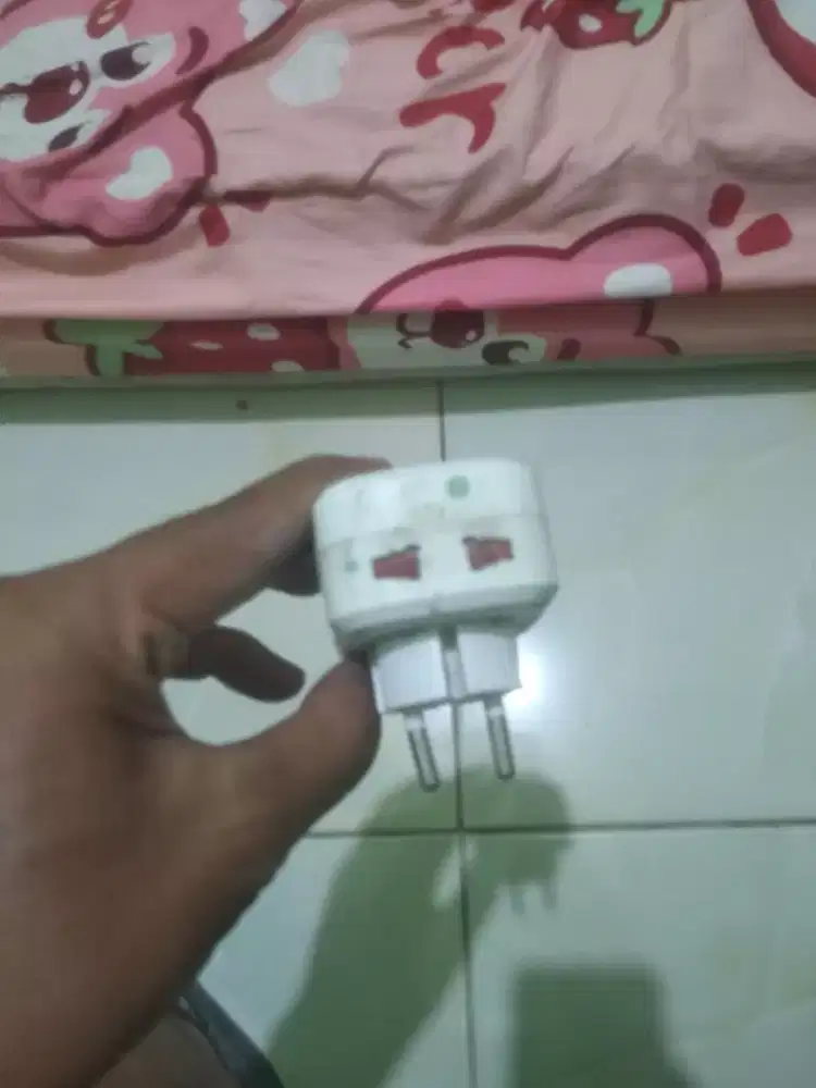 T Serbaguna dengan Colokan USB